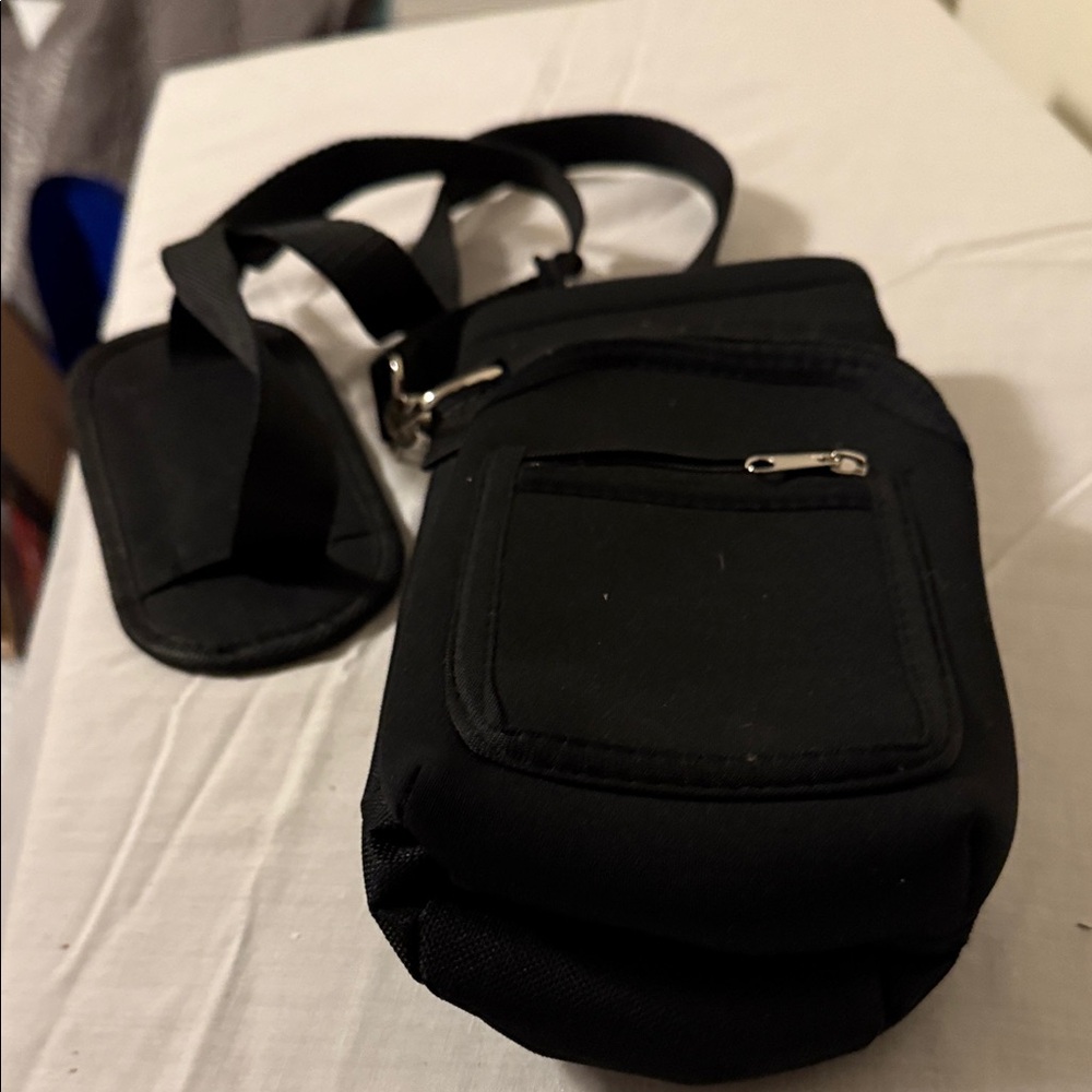 Great for hikers water bottle plus I'd ing
O holder Black Men's Crossbody Bag